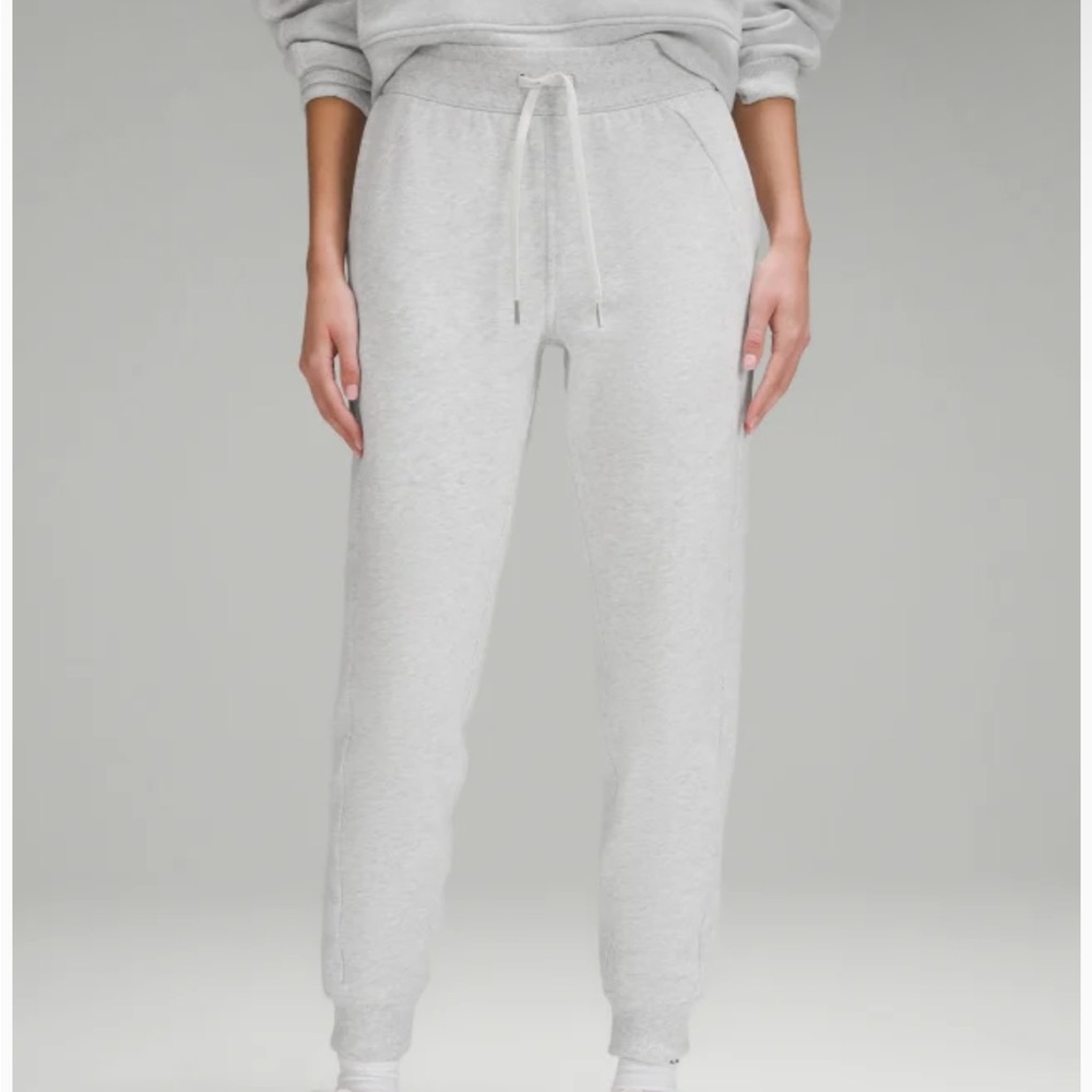 Lululemon “Scuba” High-Rise Jogger; Grey; Size 4; Excellent Condition